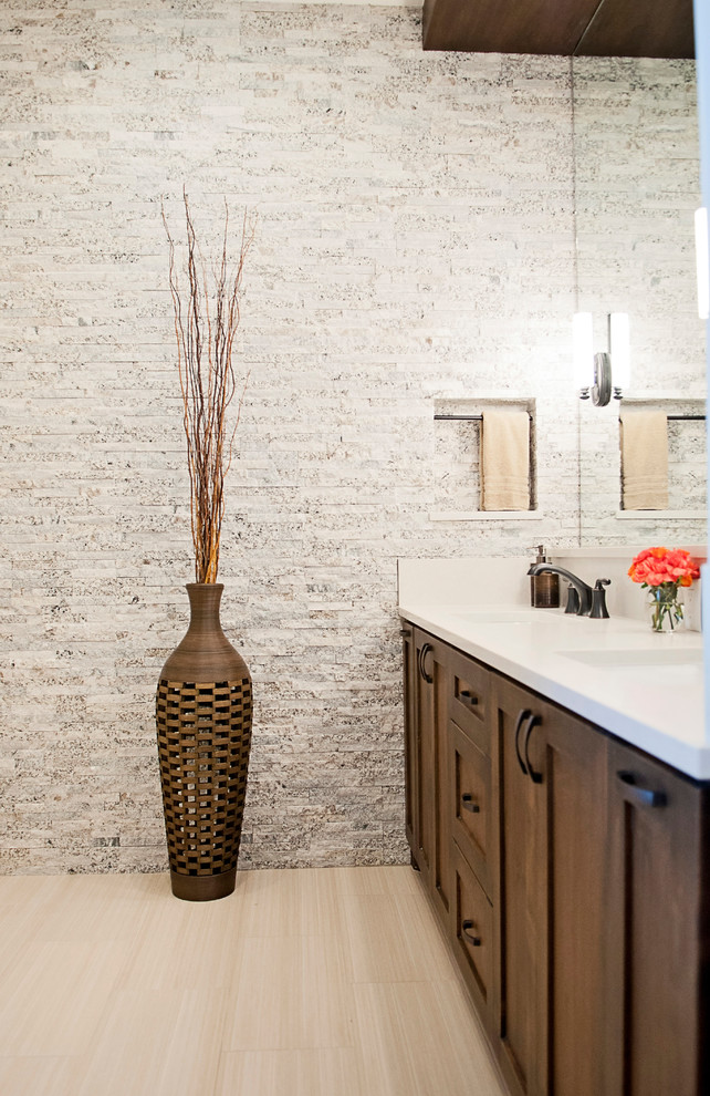 Example of a transitional home design design in Austin