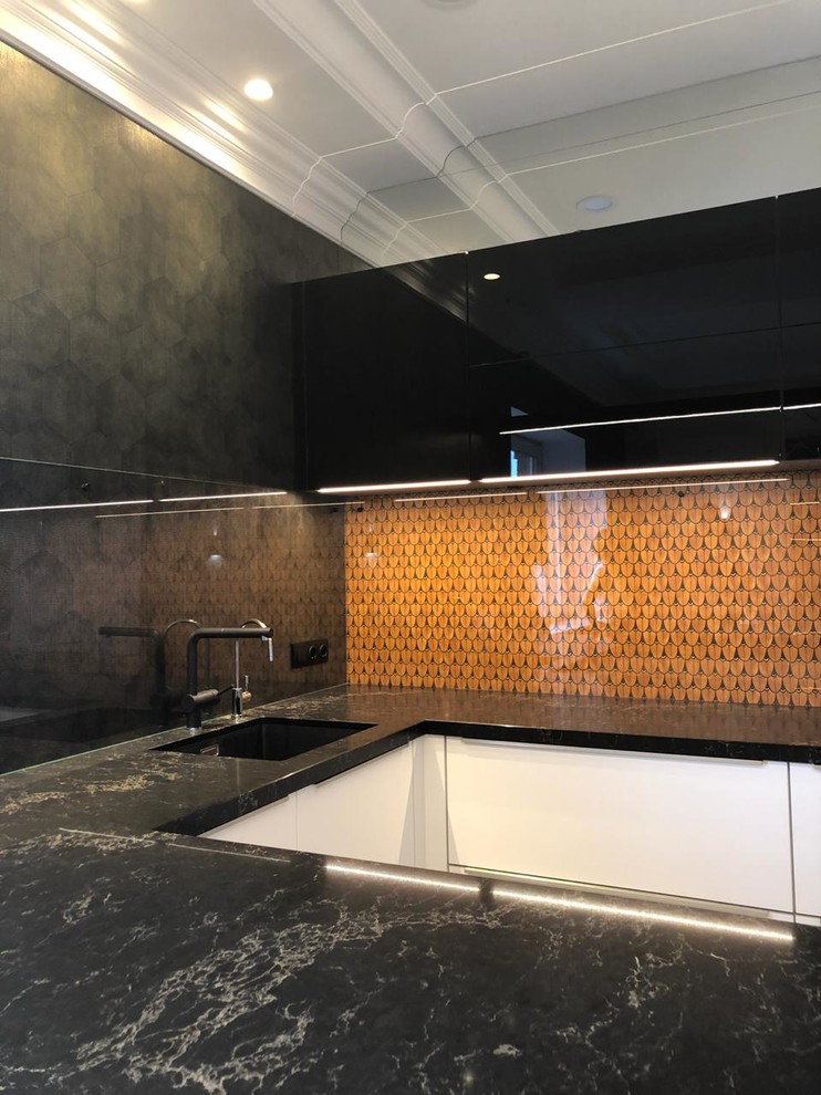 Столешница из кварцевого агломерата Caesarstone с подстольной мойкой