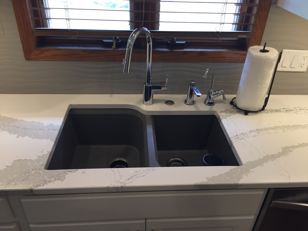 Large transitional kitchen photo