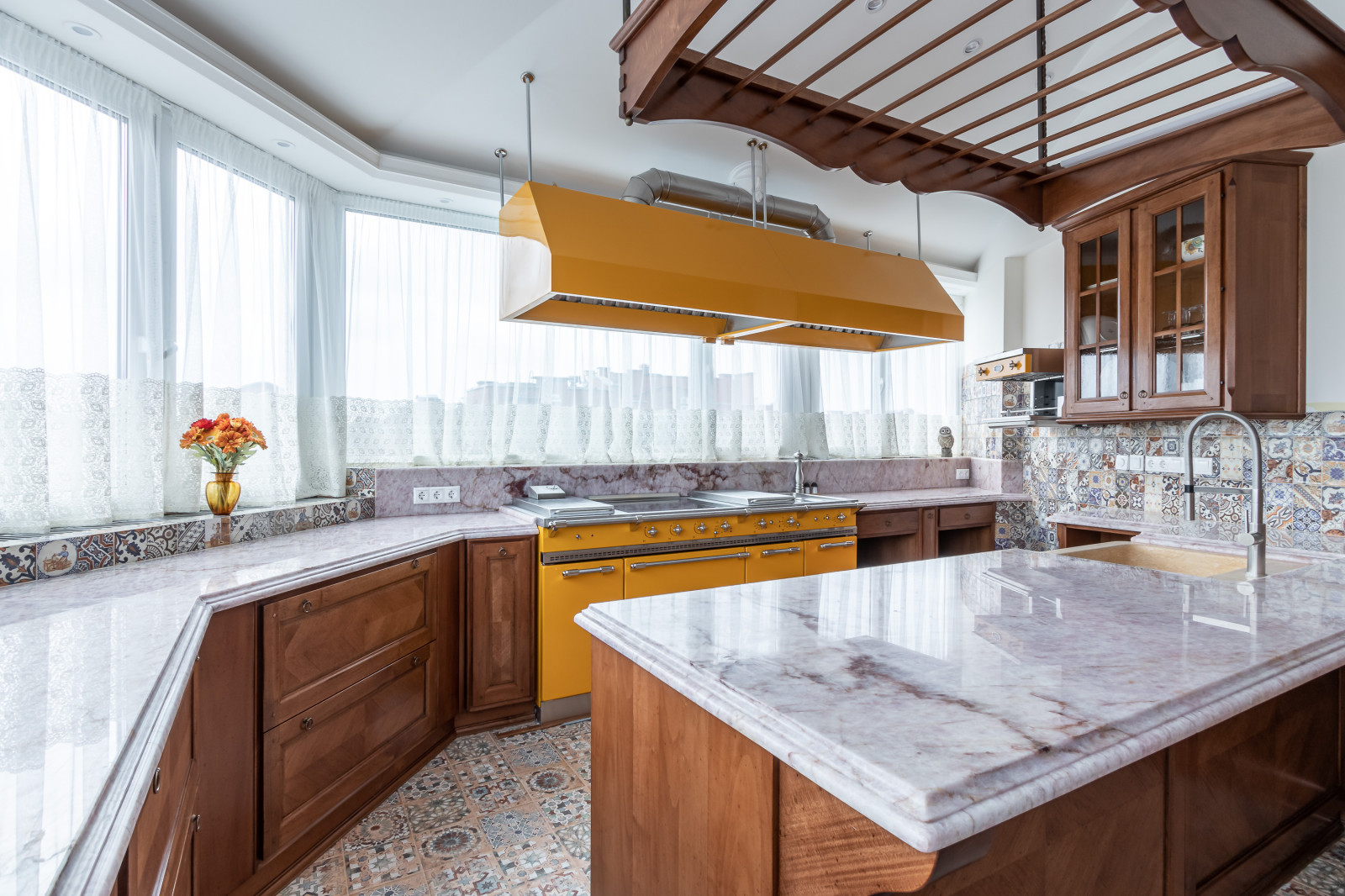 Дворец в многоквартирном доме