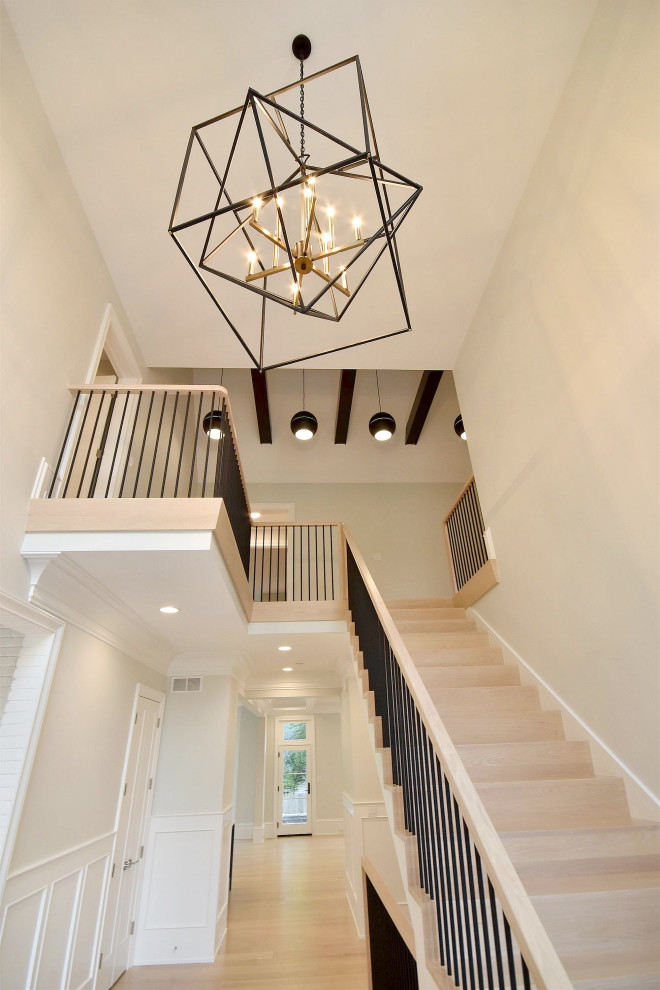 Example of a transitional entryway design in Chicago