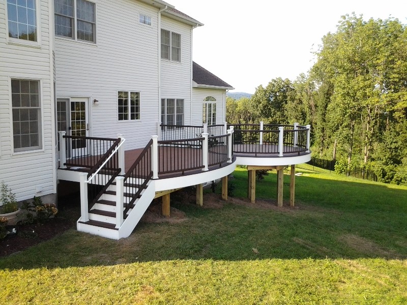 Design ideas for a traditional deck in Newark.
