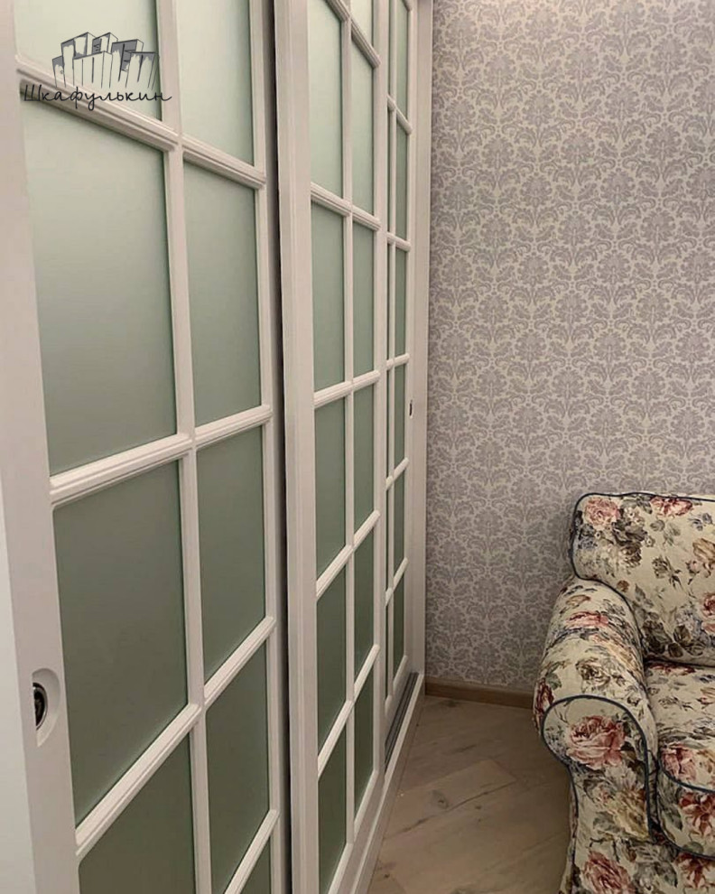 ШКАФ - КУПЕ СО СТЕККЛЯННЫМИ ДВЕРЯМИ