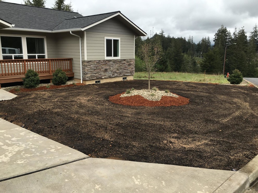 Design ideas for a mid-sized traditional backyard driveway in Other with mulch.