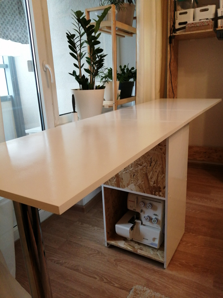 Стеллаж- рабочее место швеи