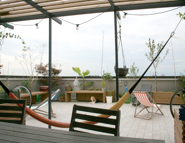 Pergola su terrazzo contemporary-deck