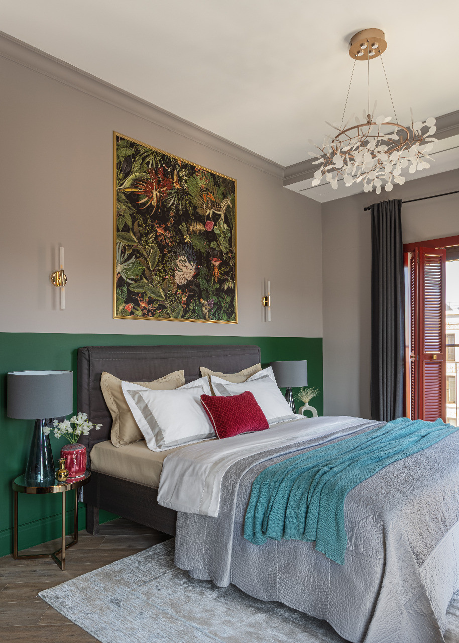 Интерьер квартиры в сочных оттенках с текстилем от Pierre Frey