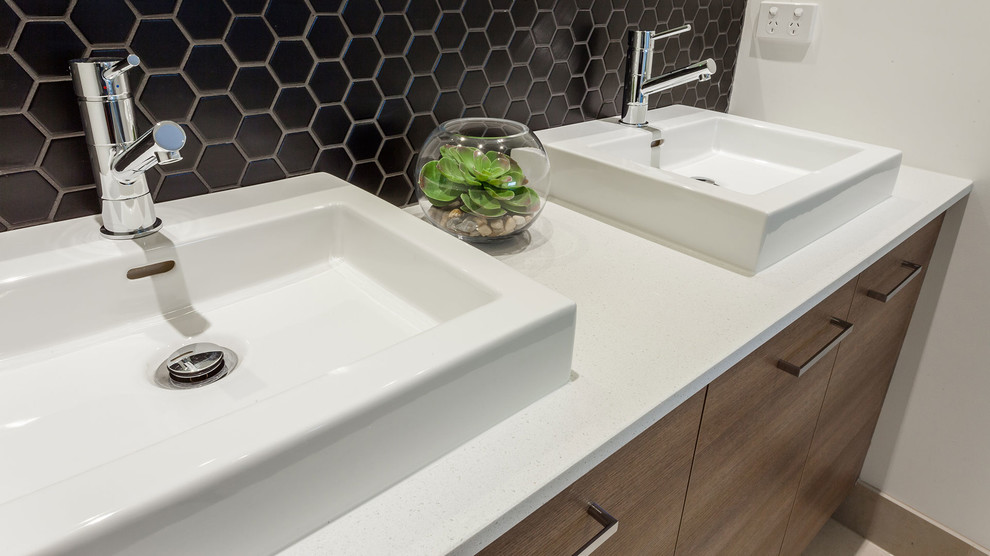 Inspiration for a contemporary bathroom in Melbourne.