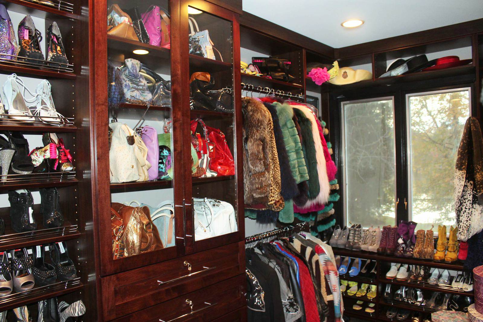 Chocolate Pear Ladies Dressing Room