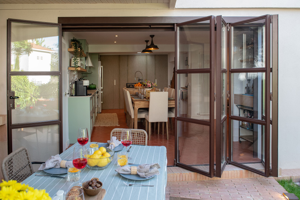 Mittelgroßes, Überdachtes Modernes Veranda im Vorgarten mit Outdoor-Küche und Pflastersteinen in Madrid