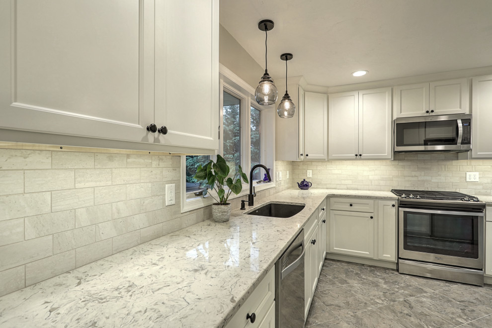 Kitchen - transitional kitchen idea