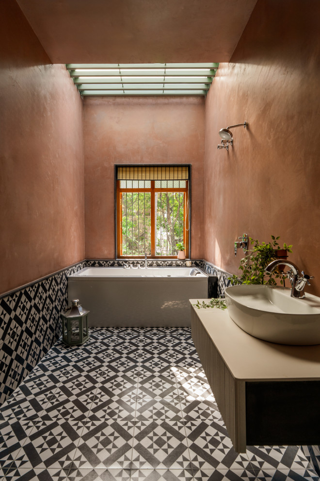 Inspiration for a tropical bathroom in Bengaluru.