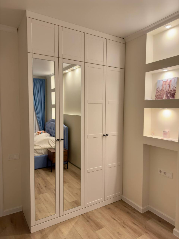 Распашные шкафы