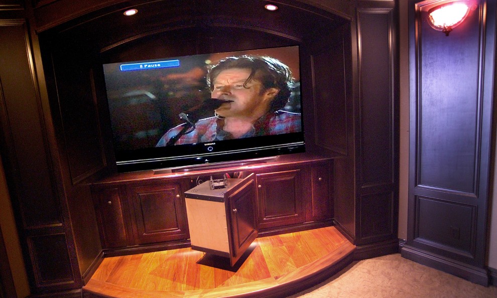 Traditional home theatre in Tampa.