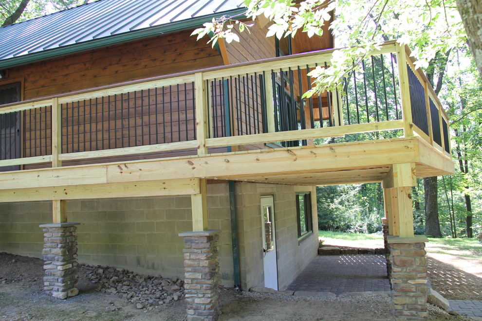 Inspiration for a rustic deck remodel in Columbus