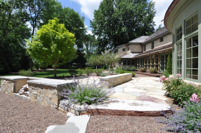 Club Circle traditional-garden