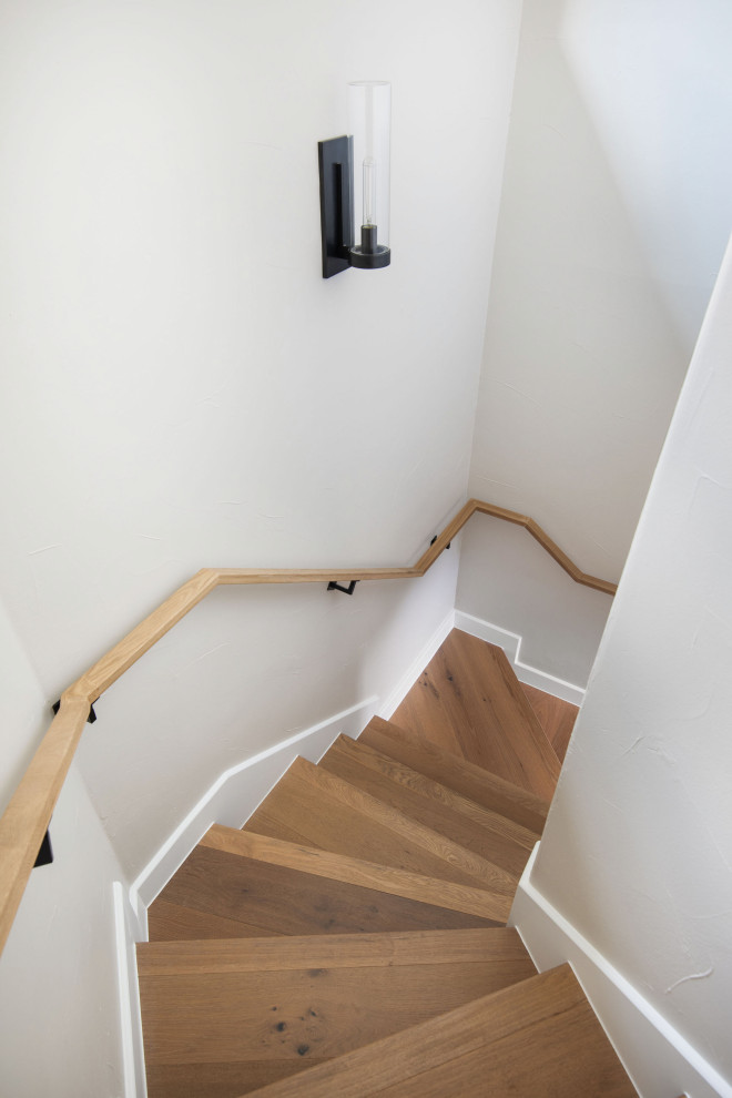 Staircase - transitional staircase idea in Austin