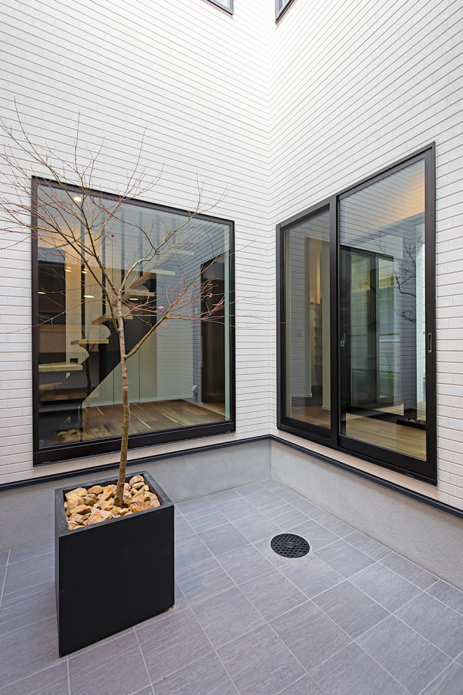 福岡にあるコンテンポラリースタイルのおしゃれな中庭のテラスの写真