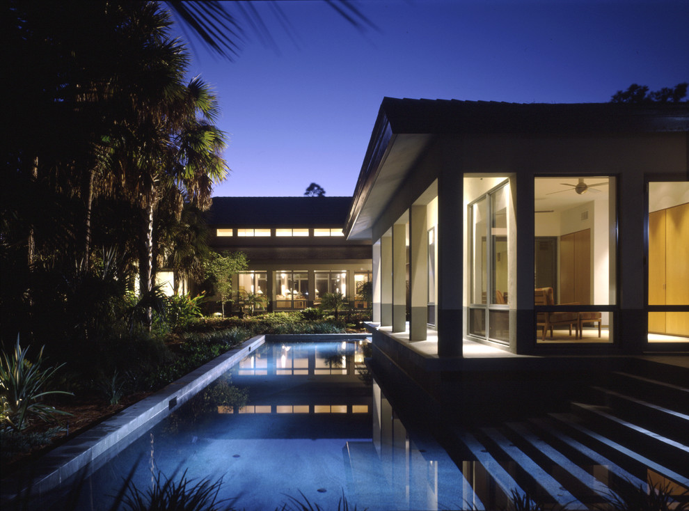 Inspiration for a modern exterior in Miami.