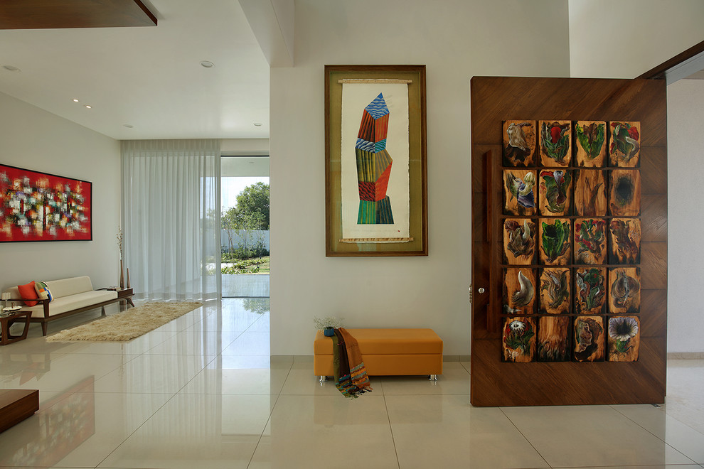 Design ideas for an eclectic entryway in Ahmedabad.