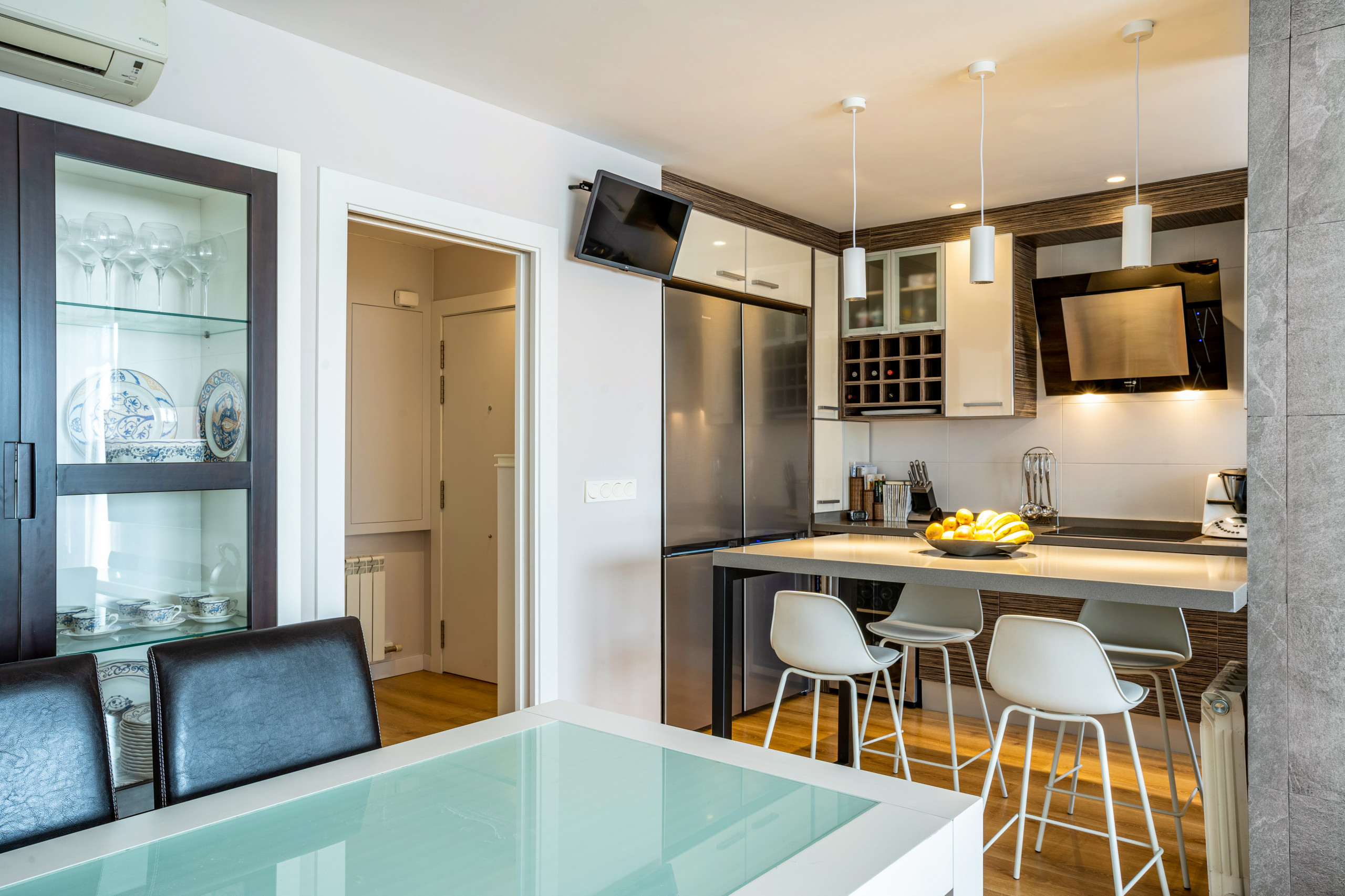 Espacio abierto comedor - cocina con barra