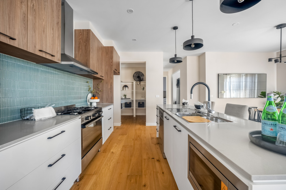 This is an example of a transitional kitchen in Melbourne.
