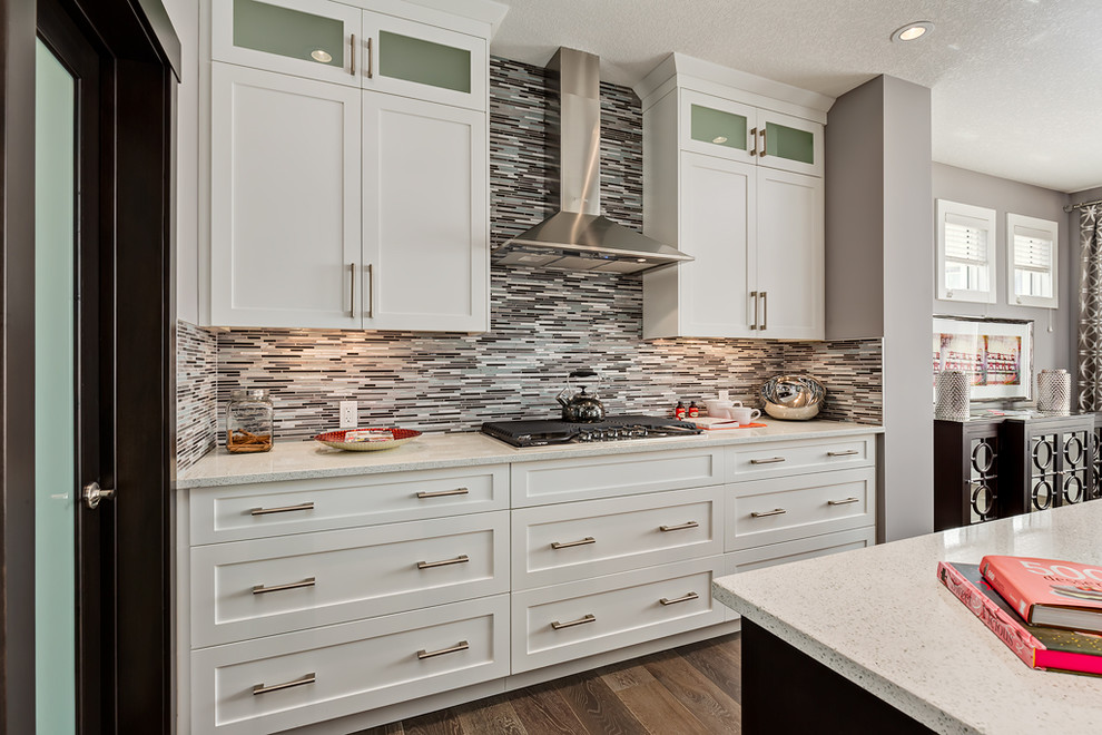 Kitchen - transitional kitchen idea in Calgary
