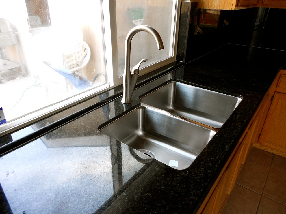 Kitchen - kitchen idea in Sacramento