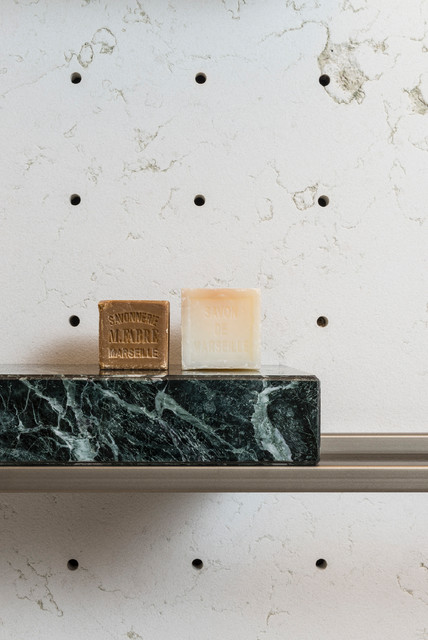 Stanza da bagno per un uomo contemporary-bathroom