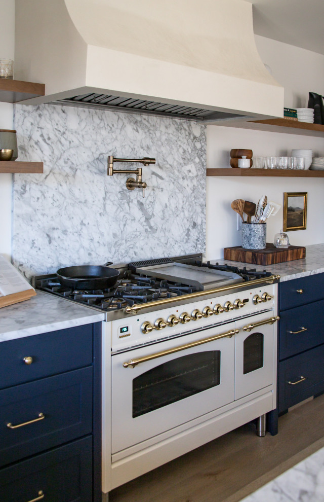 Kitchen - transitional kitchen idea in Denver