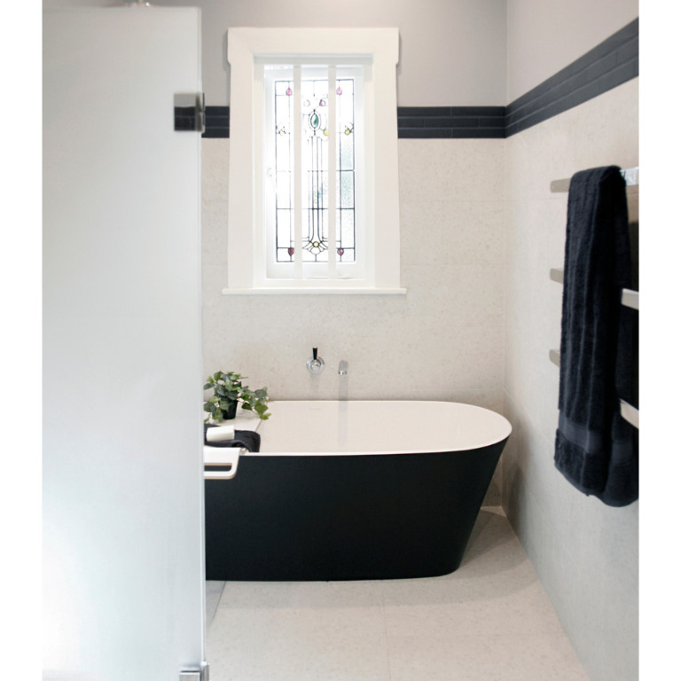 This is an example of a mid-sized transitional master bathroom in Sydney.