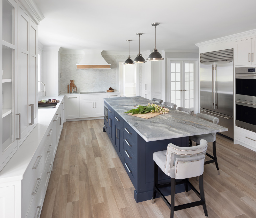 Example of a mid-sized transitional u-shaped porcelain tile and beige floor eat-in kitchen design in Bridgeport with an undermount sink, shaker cabinets, white cabinets, quartzite countertops, white backsplash, mosaic tile backsplash, stainless steel appliances, an island and multicolored countertops