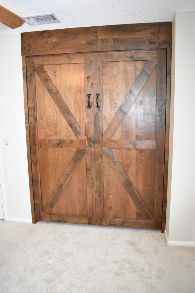 Mountain style home design photo in Austin