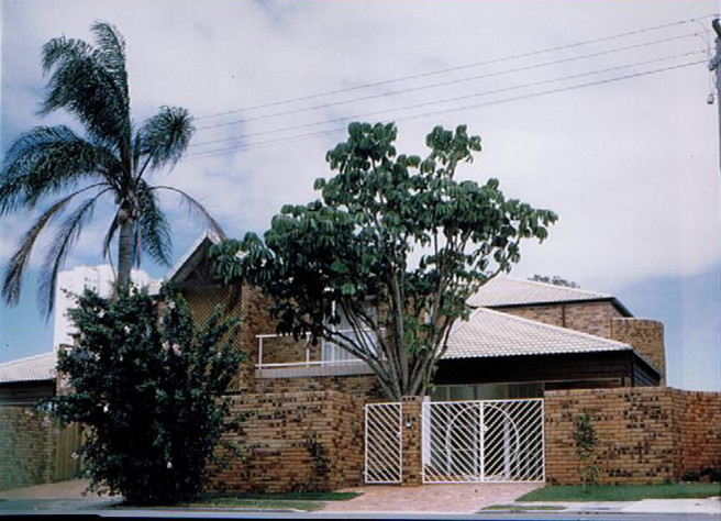 This is an example of a tropical exterior in Gold Coast - Tweed.