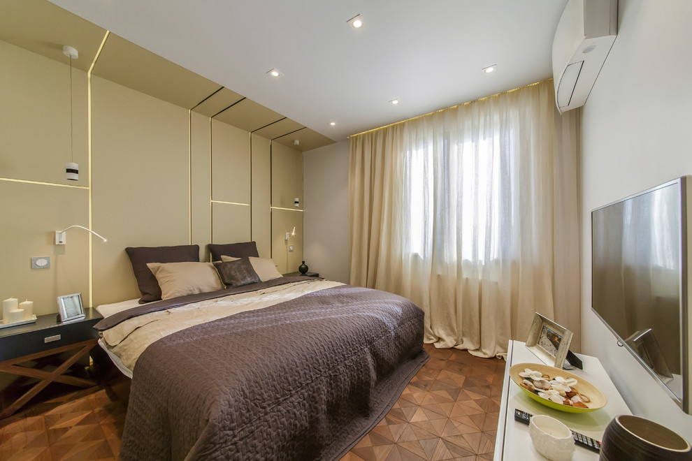 Спальня со стеклянным кубом