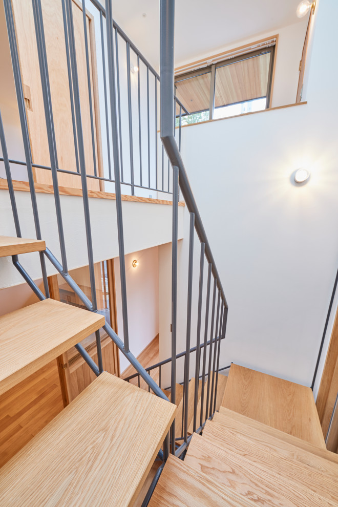 大阪にあるトラディショナルスタイルのおしゃれな階段の写真