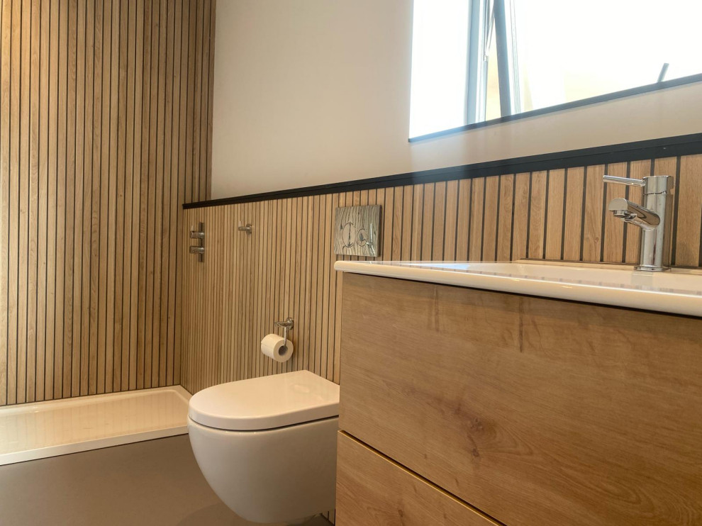 Modern & practical family Bathroom