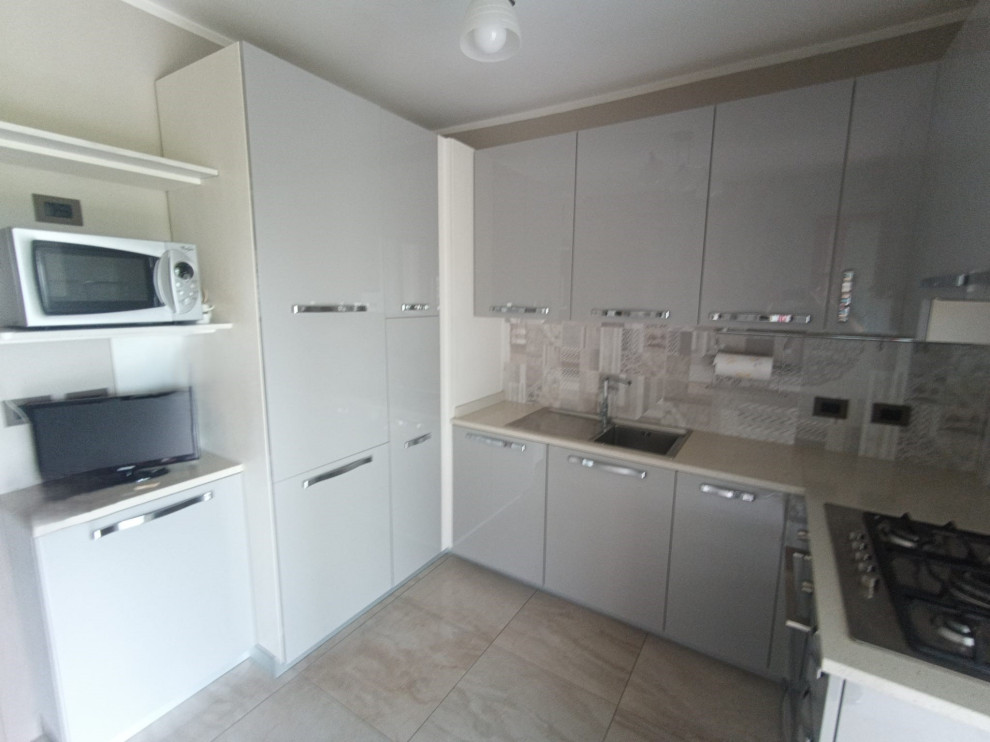 Restyling Cucina sostituzione ante Laccato Lucido Grigio Roccia