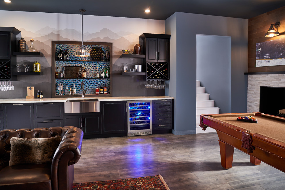 This is an example of a contemporary home bar in San Francisco.