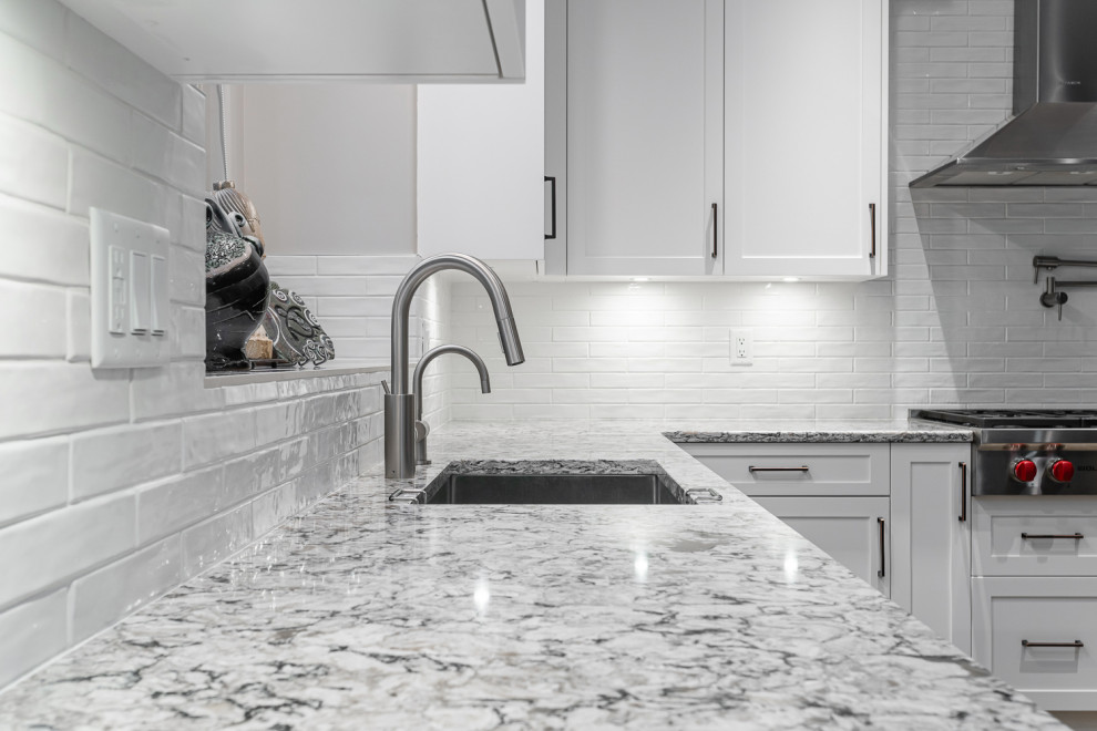 Transitional kitchen photo in Vancouver