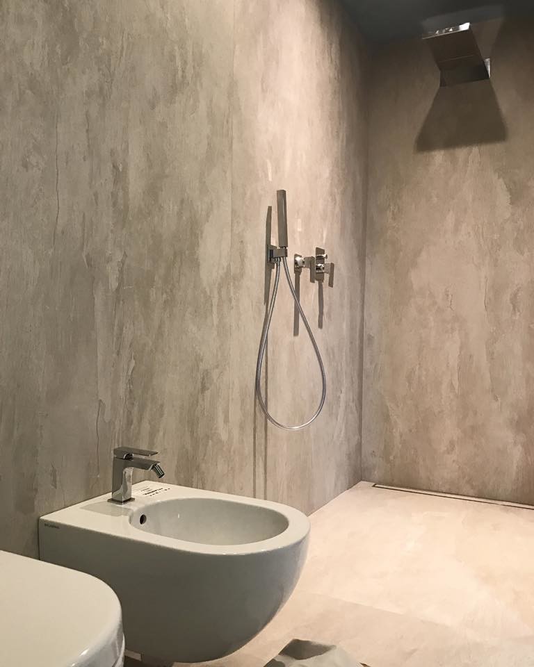 Modern bathroom in Milan.