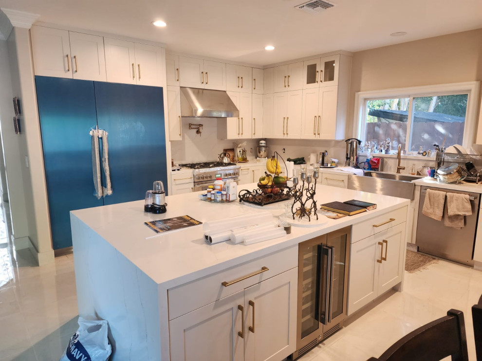 White Contemporary Kitchen Design