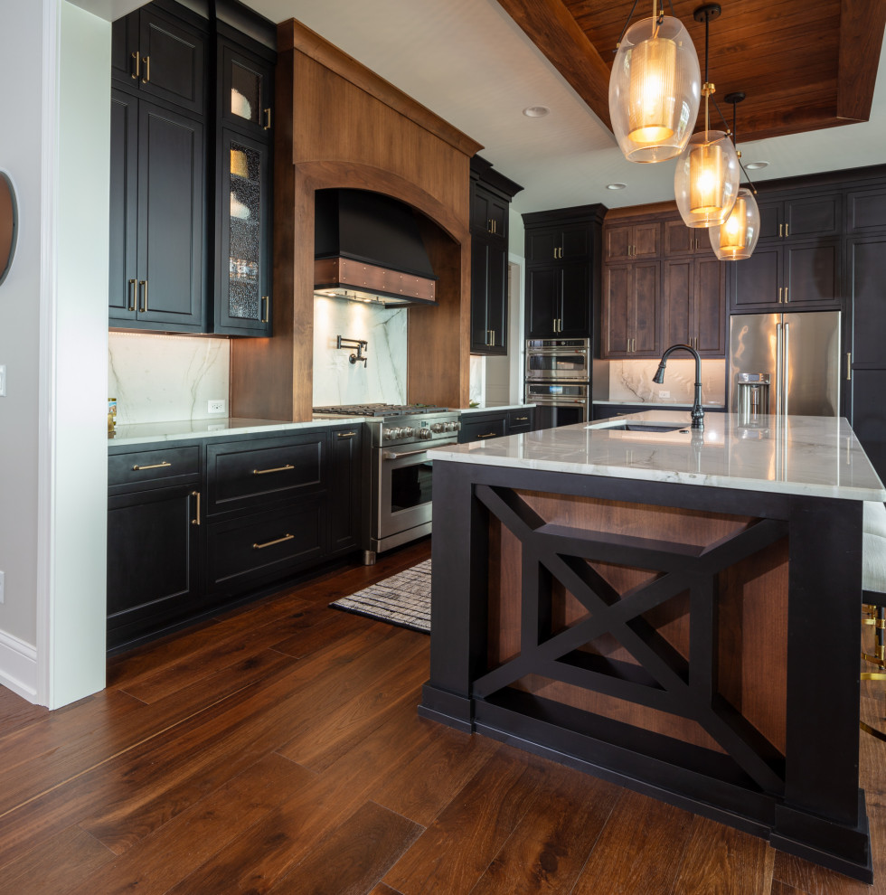 Kitchen - transitional kitchen idea in Cincinnati