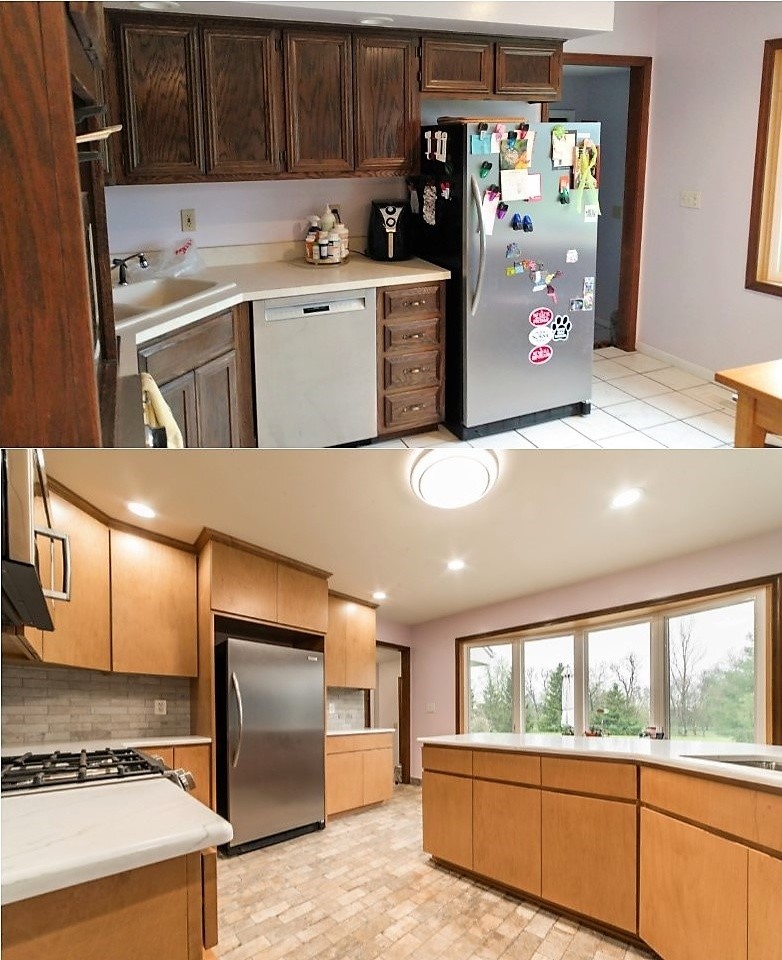 Eat-in kitchen - mid-sized transitional l-shaped ceramic tile and multicolored floor eat-in kitchen idea in Chicago with an undermount sink, flat-panel cabinets, light wood cabinets, quartz countertops, multicolored backsplash, ceramic backsplash, stainless steel appliances, a peninsula and multicolored countertops