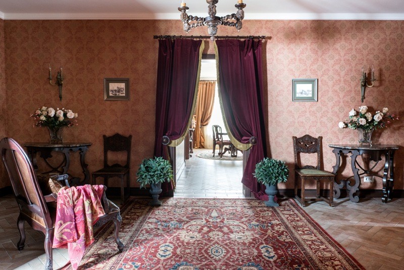 Дом с антиквариатом