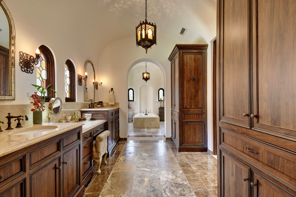 Home design - transitional home design idea in Austin