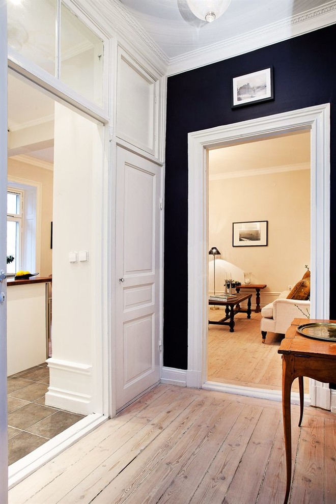 Idéer för att renovera en minimalistisk hall