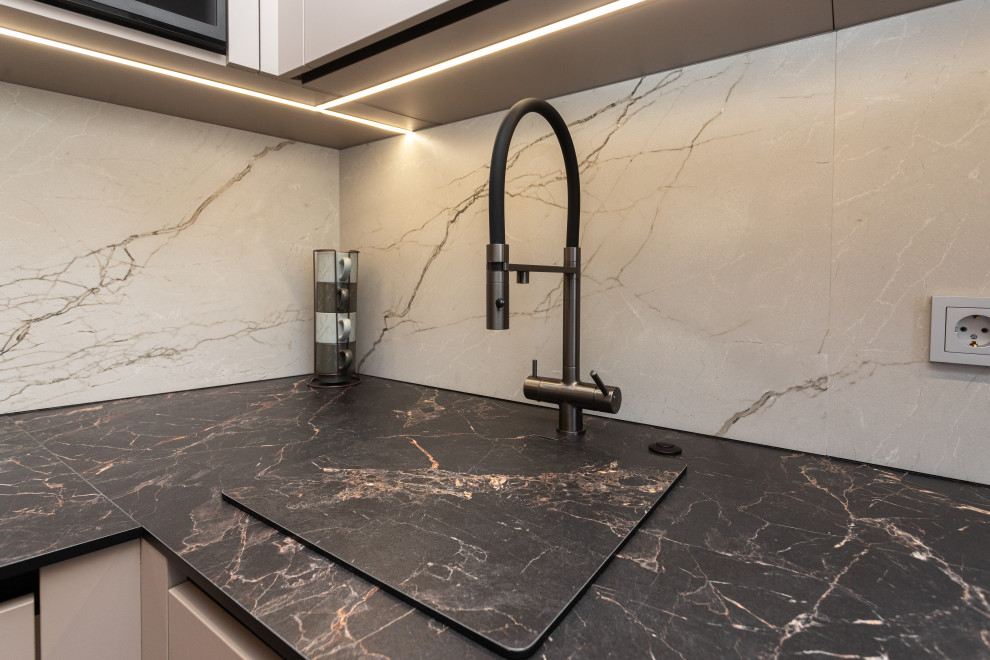 Кухня современная с компакт ламинатом на ул. Гагарина г. Калининград