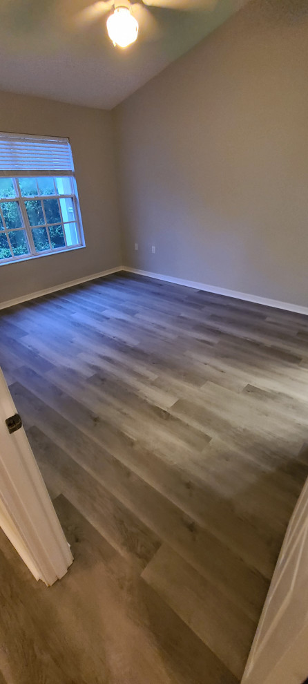 Transitional home design photo in Miami