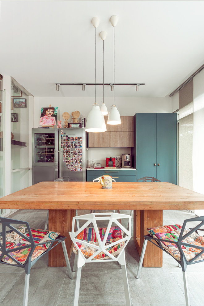 Eclectic eat-in kitchen in Singapore.